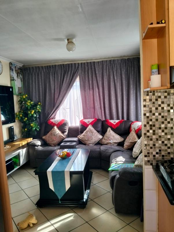 2 Bedroom Property for Sale in Clayville Gauteng
