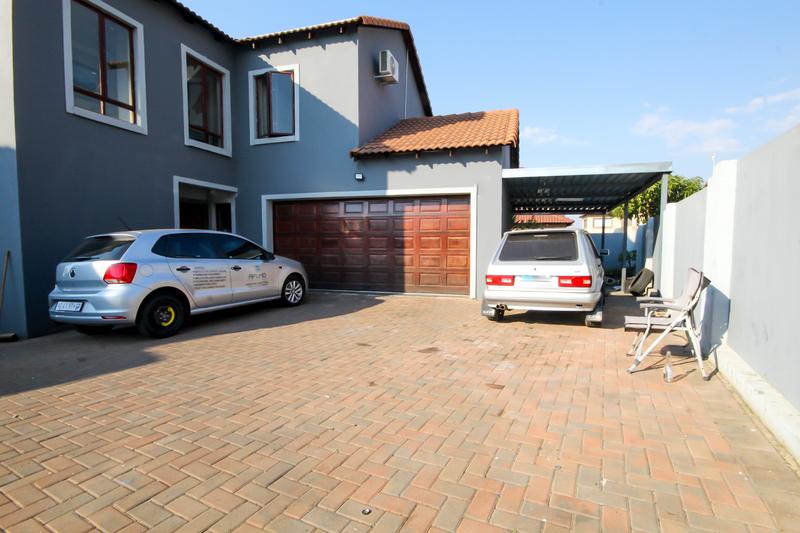 4 Bedroom Property for Sale in Thatchfield Gauteng