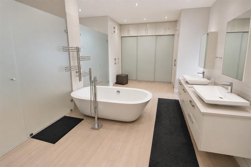 4 Bedroom Property for Sale in Senderwood Gauteng
