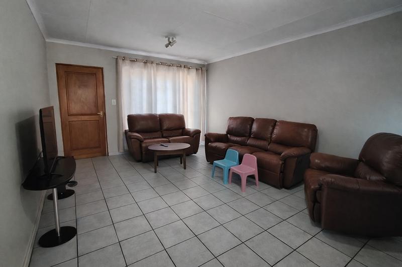 To Let 2 Bedroom Property for Rent in Die Hoewes Gauteng