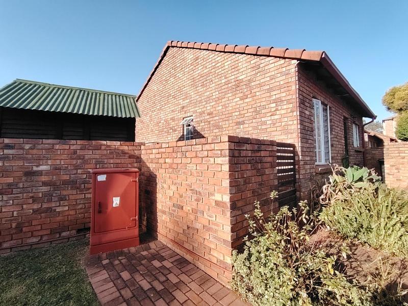 To Let 2 Bedroom Property for Rent in Die Hoewes Gauteng
