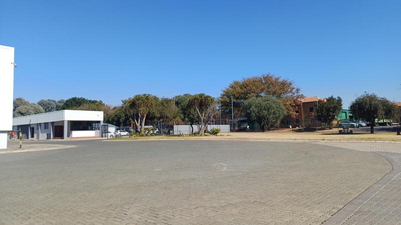 To Let Commercial Property for Rent in Rooihuiskraal Gauteng