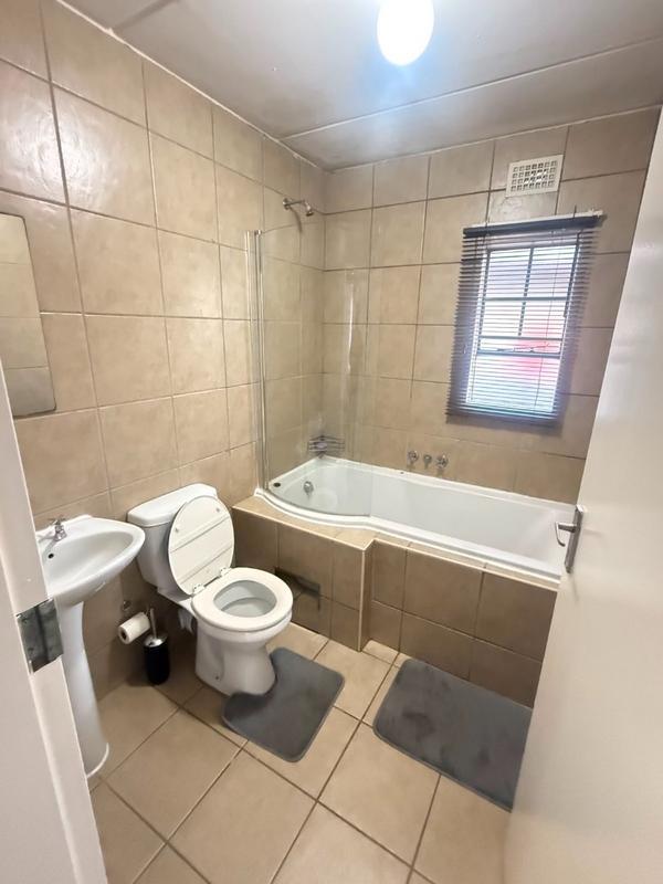2 Bedroom Property for Sale in Erand Gardens Gauteng