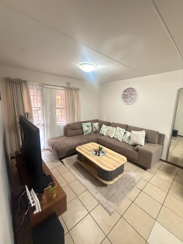 2 Bedroom Property for Sale in Erand Gardens Gauteng