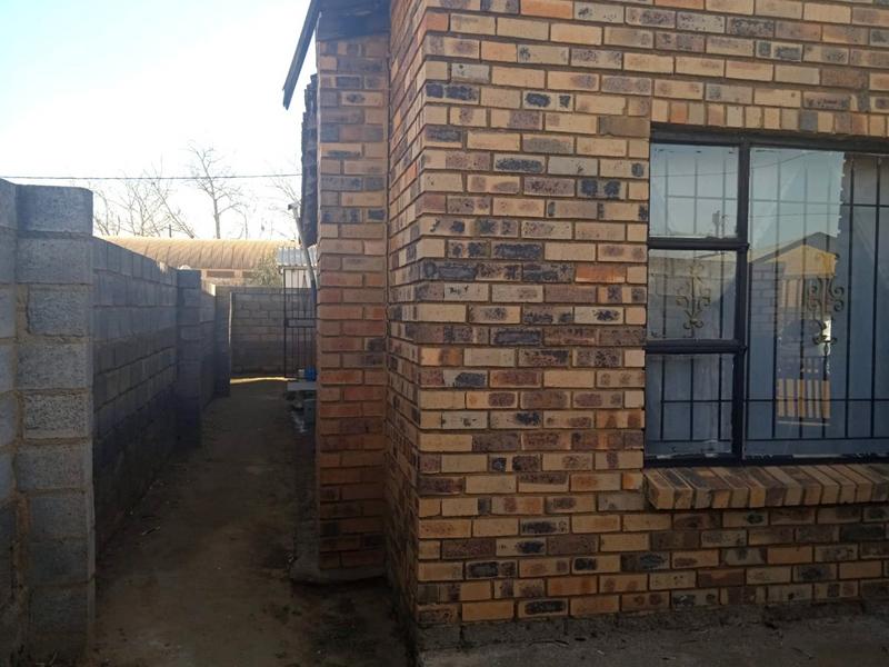 4 Bedroom Property for Sale in Slovoville Gauteng