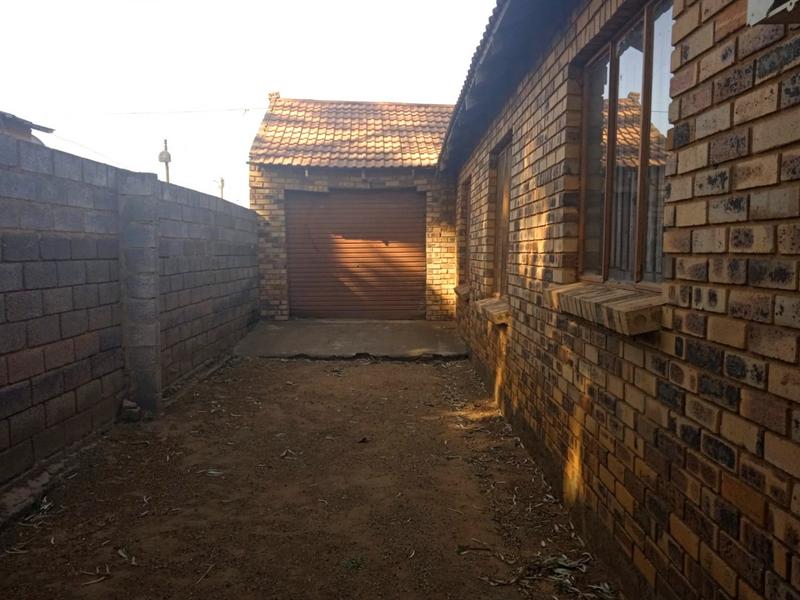 4 Bedroom Property for Sale in Slovoville Gauteng