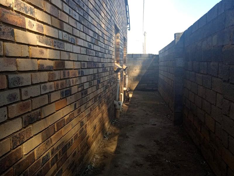 4 Bedroom Property for Sale in Slovoville Gauteng