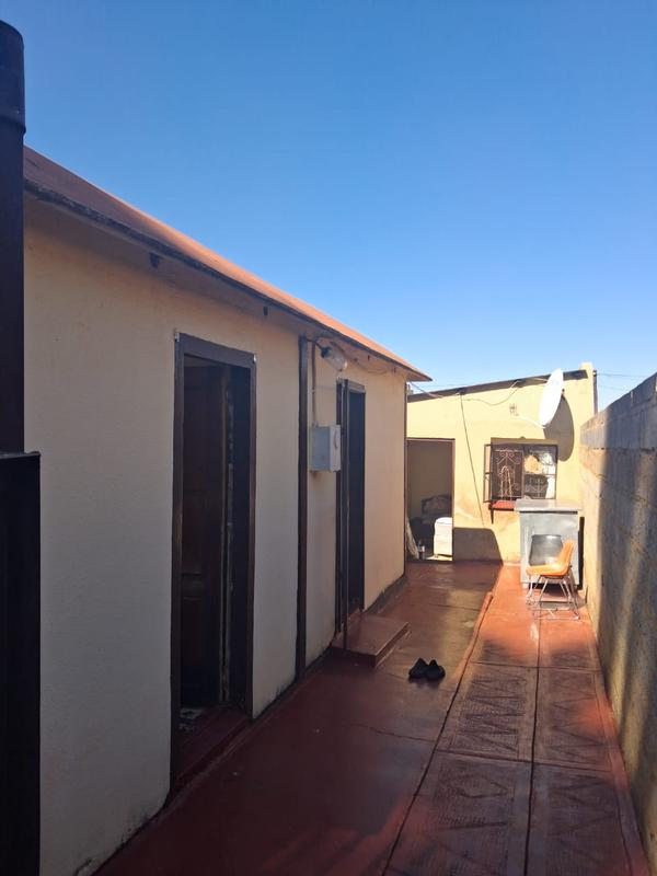 1 Bedroom Property for Sale in Jabavu Gauteng