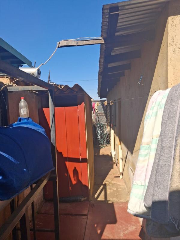 1 Bedroom Property for Sale in Jabavu Gauteng