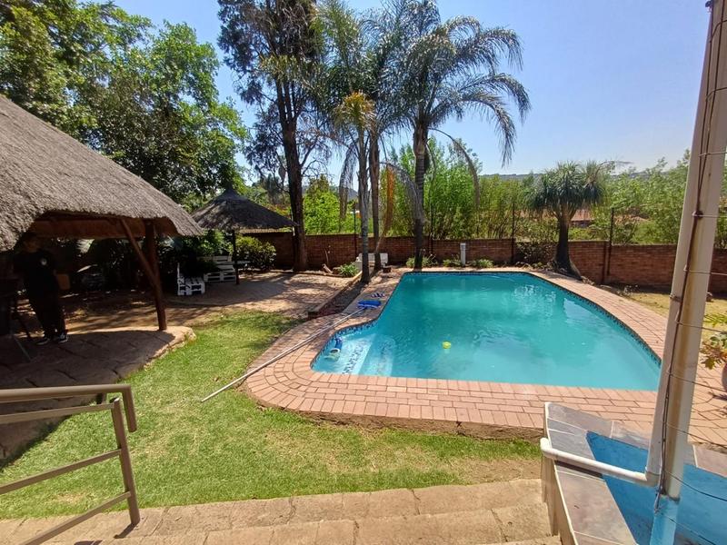 To Let 3 Bedroom Property for Rent in Glenvista Gauteng