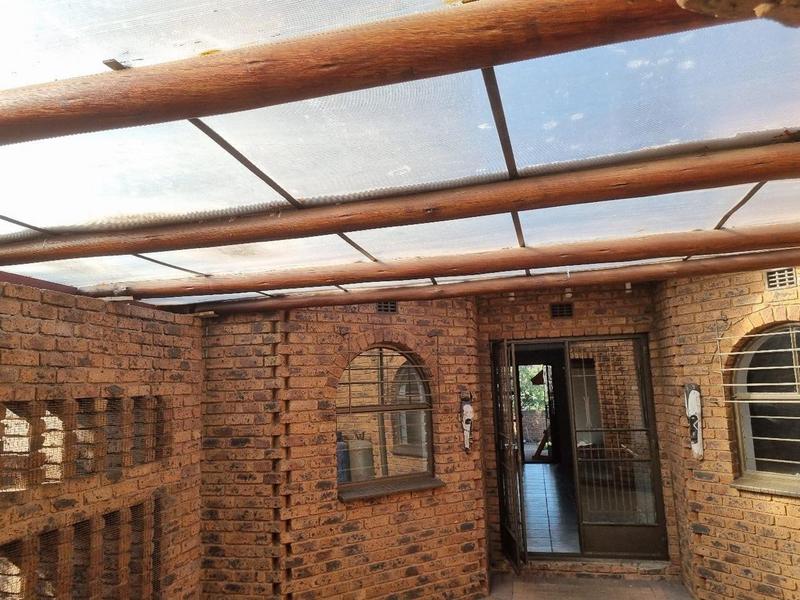 To Let 3 Bedroom Property for Rent in Glenvista Gauteng
