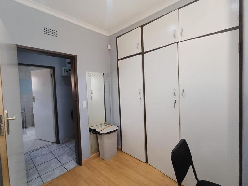 To Let 3 Bedroom Property for Rent in Glenvista Gauteng