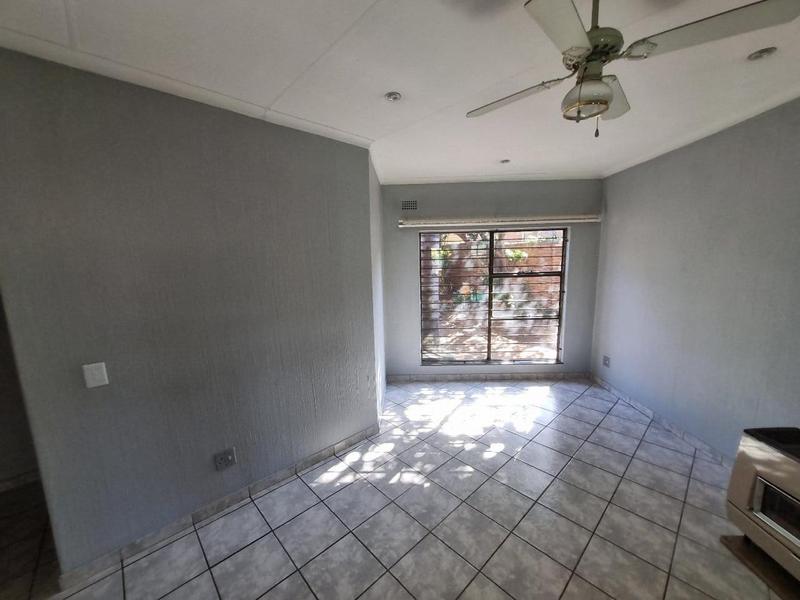 To Let 3 Bedroom Property for Rent in Glenvista Gauteng