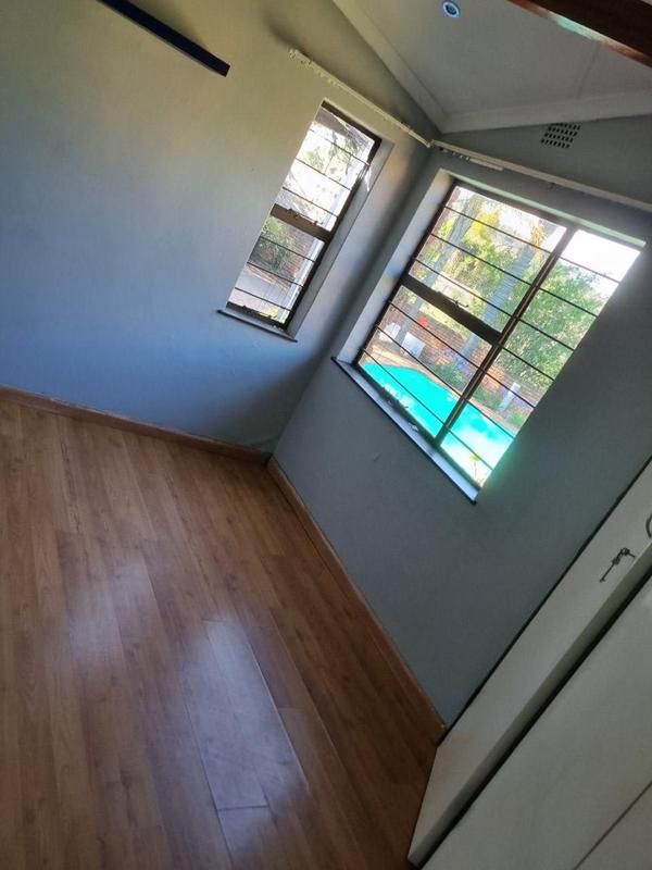 To Let 3 Bedroom Property for Rent in Glenvista Gauteng