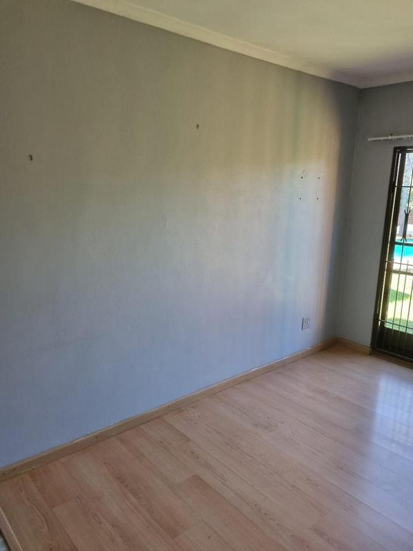 To Let 3 Bedroom Property for Rent in Glenvista Gauteng