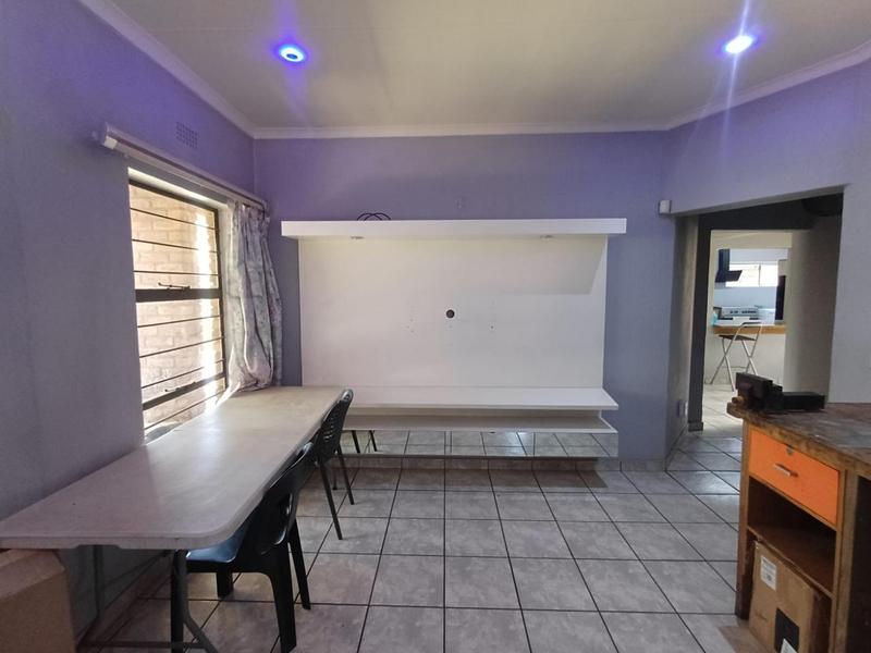 To Let 3 Bedroom Property for Rent in Glenvista Gauteng