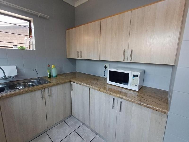To Let 3 Bedroom Property for Rent in Glenvista Gauteng