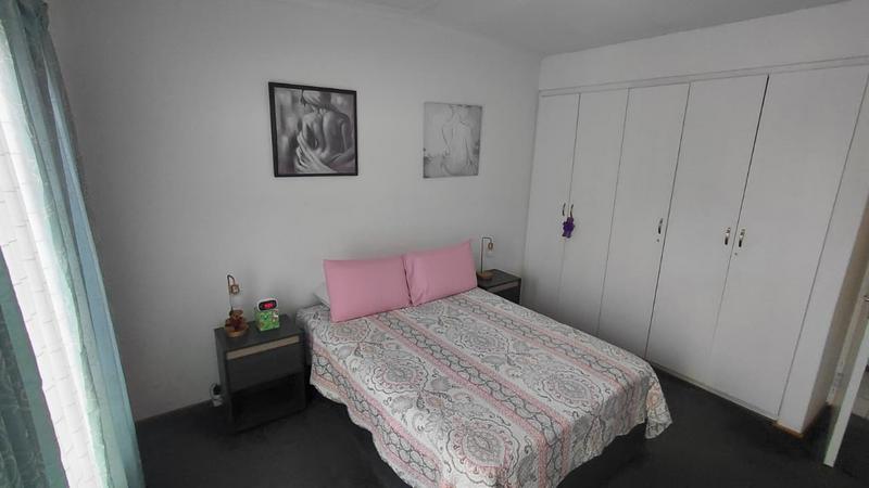 2 Bedroom Property for Sale in Mulbarton Gauteng