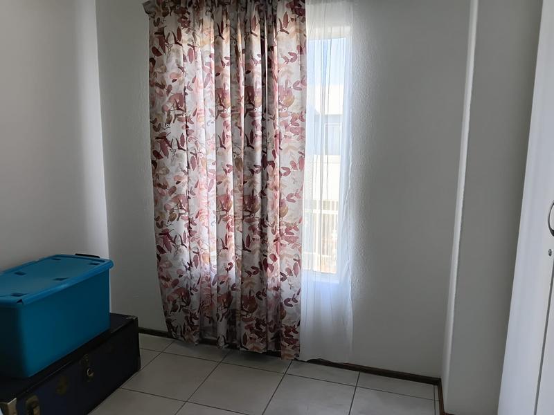 2 Bedroom Property for Sale in Mulbarton Gauteng