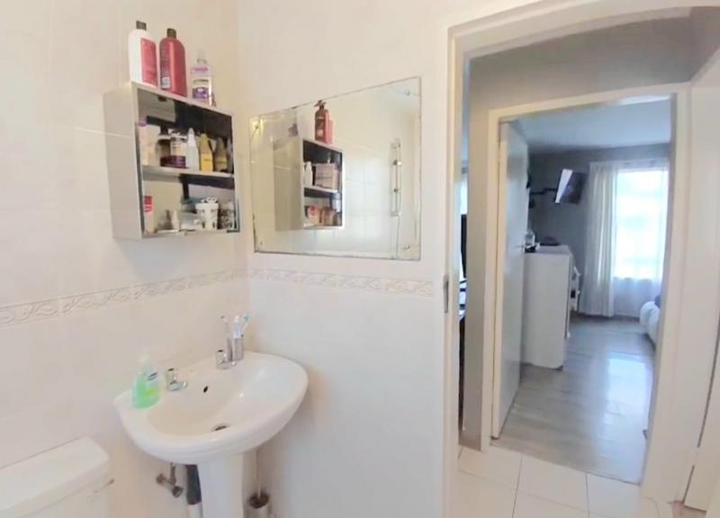 2 Bedroom Property for Sale in Ridgeway Gauteng