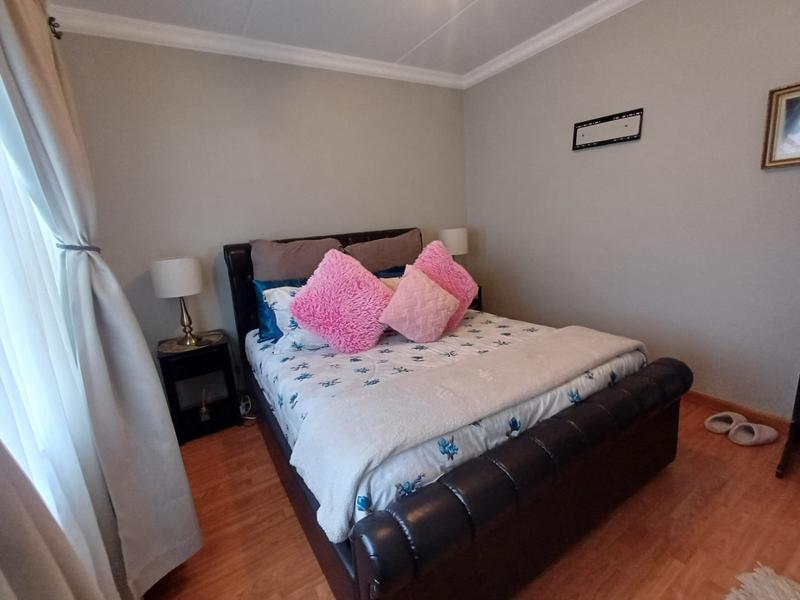 2 Bedroom Property for Sale in Bardene Gauteng