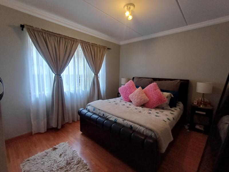 2 Bedroom Property for Sale in Bardene Gauteng