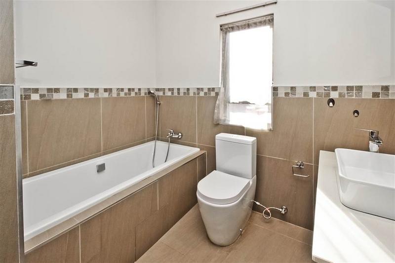 To Let 3 Bedroom Property for Rent in Emmarentia Gauteng