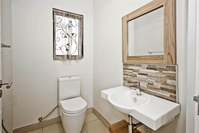 To Let 3 Bedroom Property for Rent in Emmarentia Gauteng