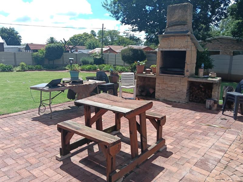 To Let 4 Bedroom Property for Rent in Strubenvale Gauteng