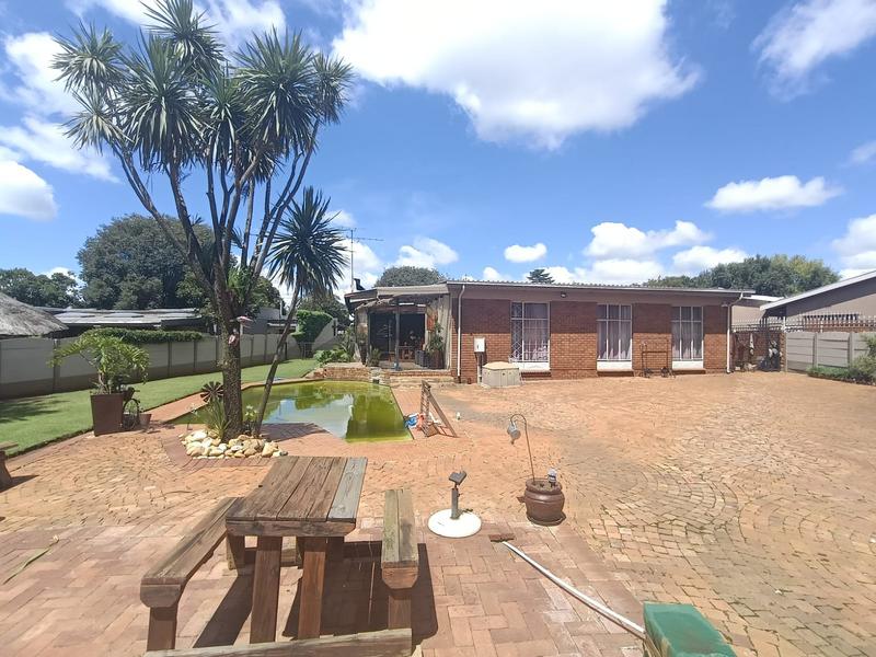 To Let 4 Bedroom Property for Rent in Strubenvale Gauteng