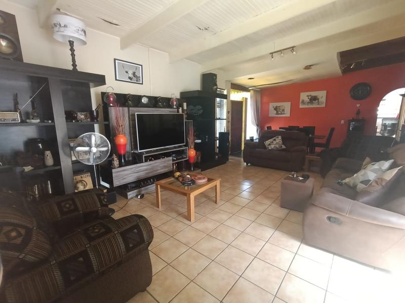 To Let 4 Bedroom Property for Rent in Strubenvale Gauteng