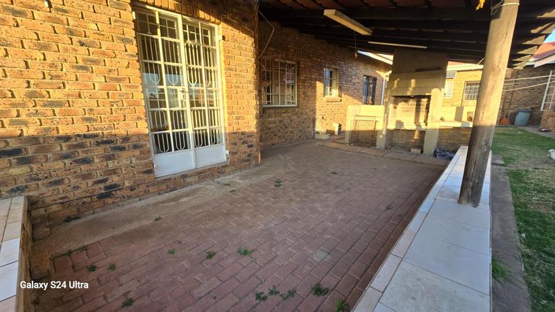 6 Bedroom Property for Sale in Elspark Gauteng