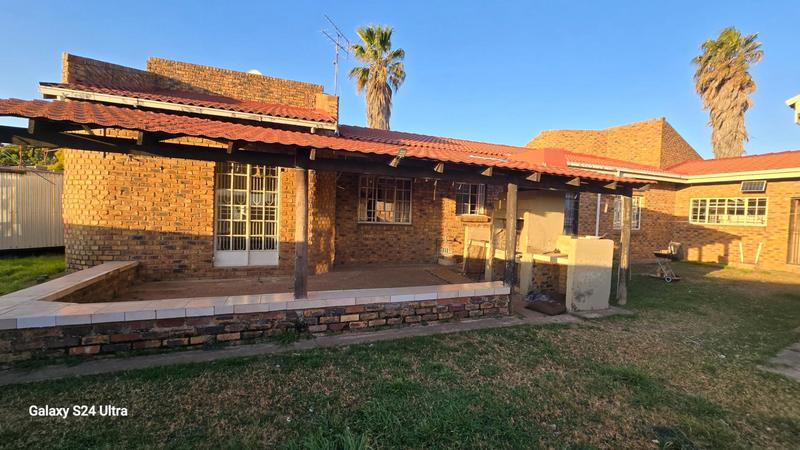 6 Bedroom Property for Sale in Elspark Gauteng