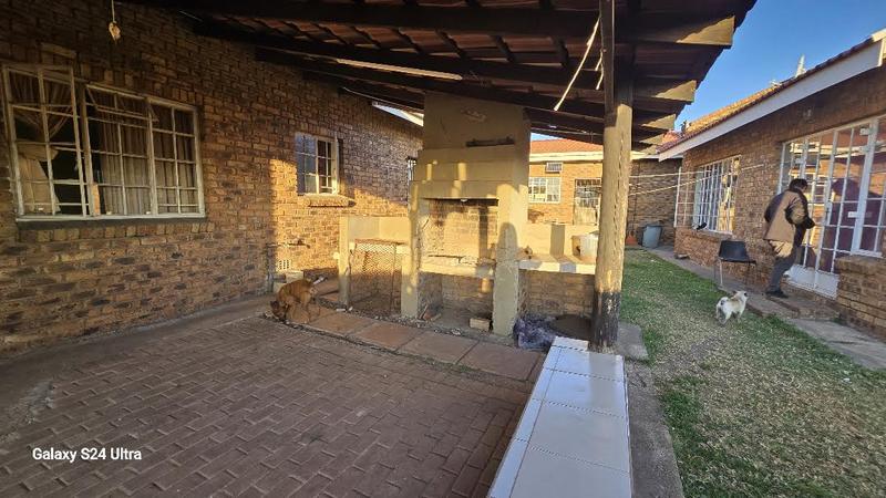 6 Bedroom Property for Sale in Elspark Gauteng