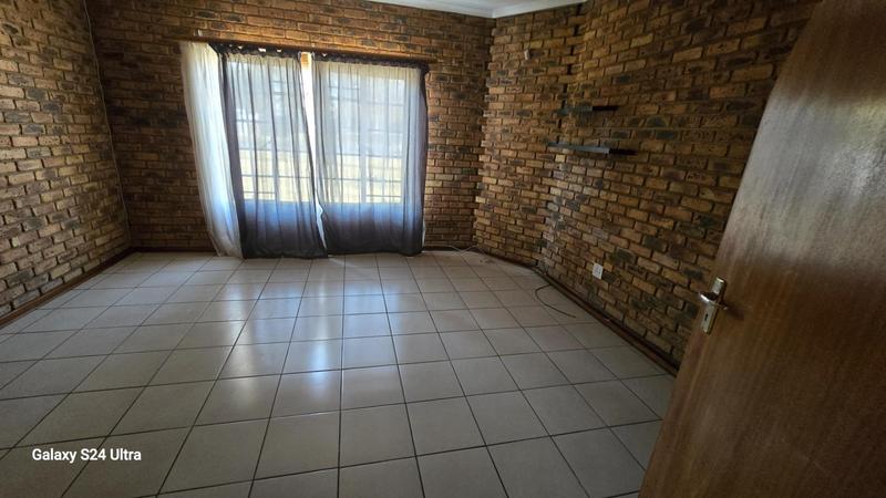 6 Bedroom Property for Sale in Elspark Gauteng