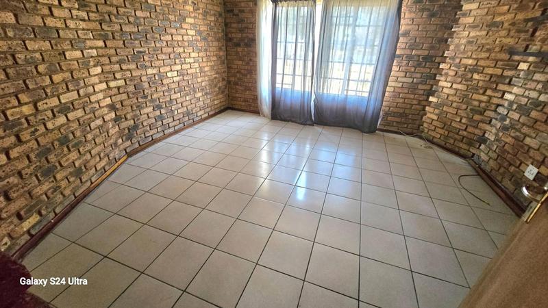 6 Bedroom Property for Sale in Elspark Gauteng