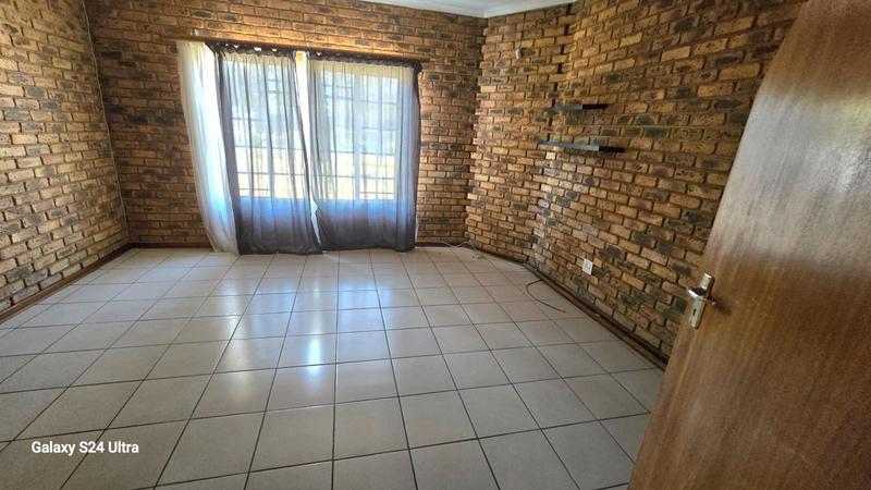 6 Bedroom Property for Sale in Elspark Gauteng