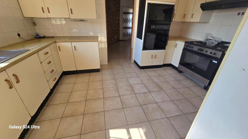 6 Bedroom Property for Sale in Elspark Gauteng