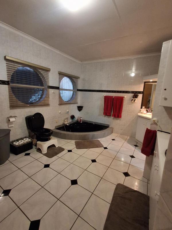 3 Bedroom Property for Sale in Vanderbijlpark SE 4 Gauteng
