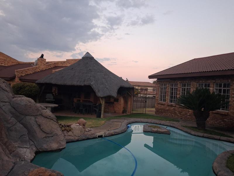 3 Bedroom Property for Sale in Vanderbijlpark SE 4 Gauteng