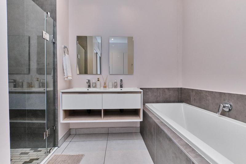 To Let 2 Bedroom Property for Rent in Glenadrienne Gauteng
