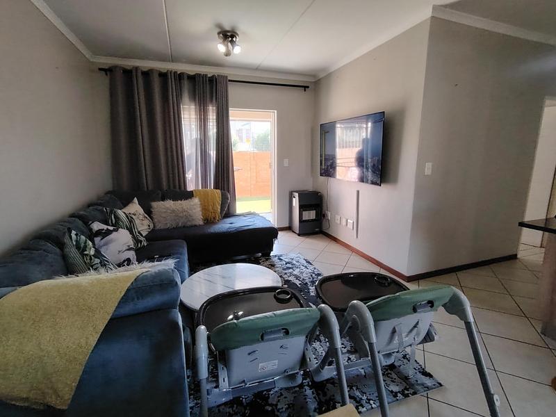 To Let 2 Bedroom Property for Rent in Monavoni Gauteng