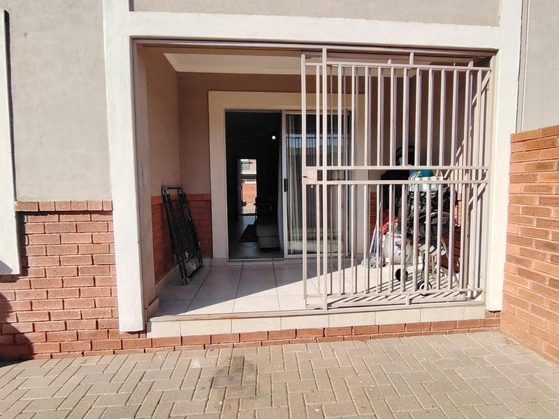 To Let 2 Bedroom Property for Rent in Monavoni Gauteng