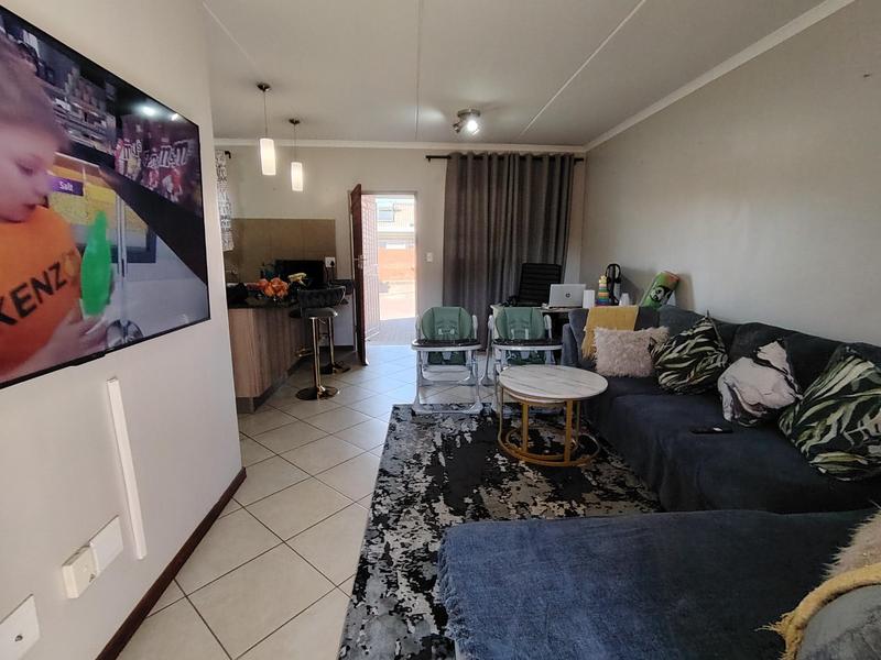 To Let 2 Bedroom Property for Rent in Monavoni Gauteng