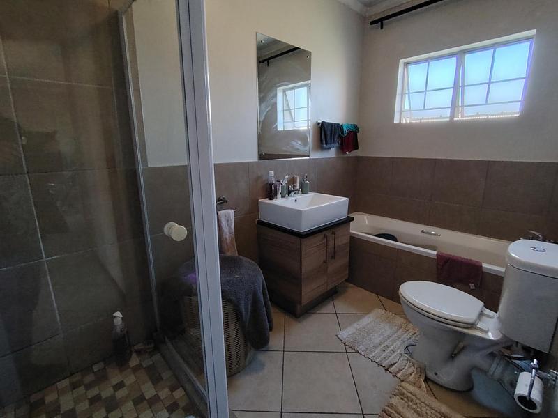 To Let 2 Bedroom Property for Rent in Monavoni Gauteng