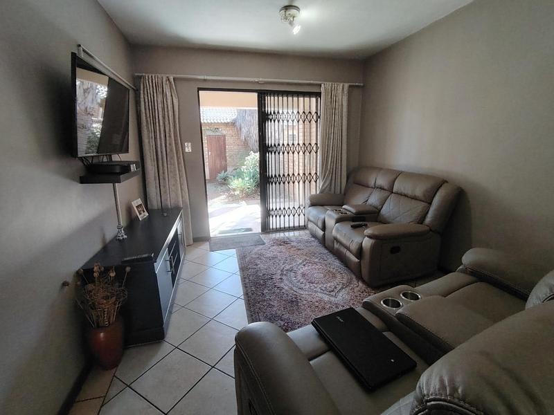 To Let 2 Bedroom Property for Rent in Monavoni Gauteng
