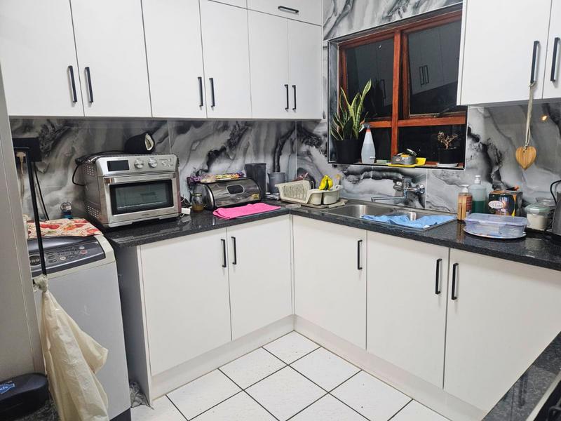 2 Bedroom Property for Sale in Glen Marais Gauteng