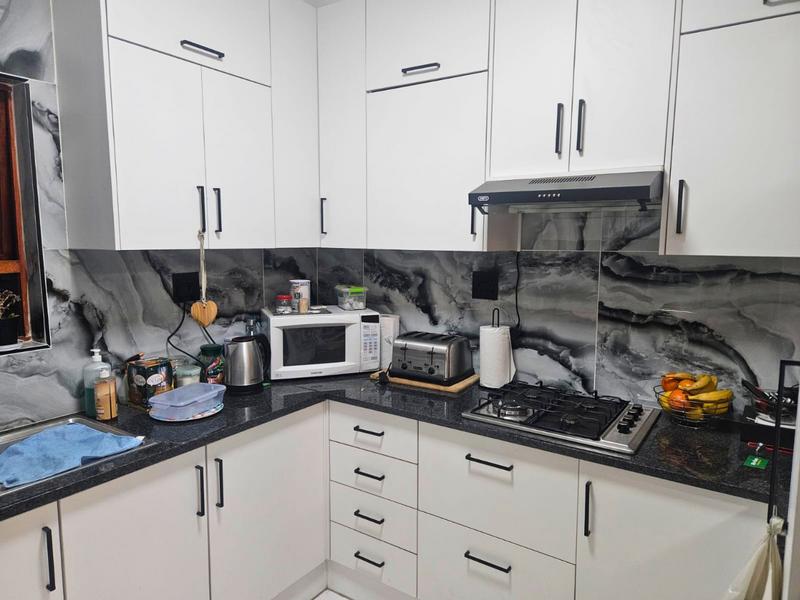 2 Bedroom Property for Sale in Glen Marais Gauteng