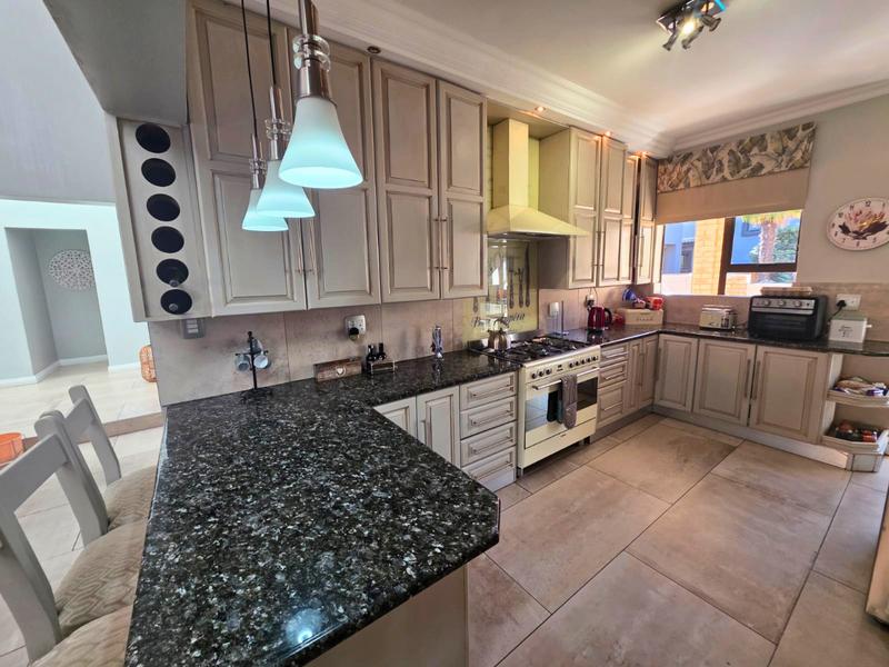 5 Bedroom Property for Sale in Blue Gill Estate Gauteng