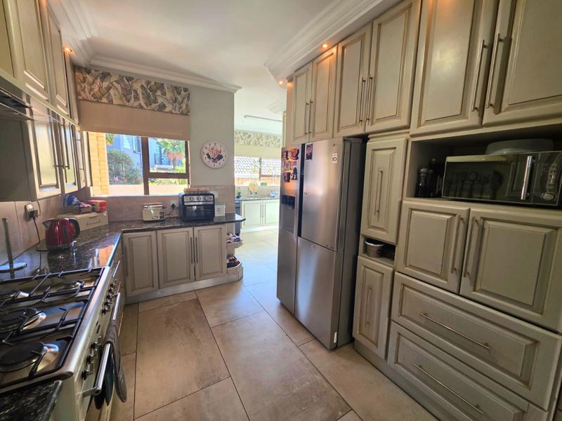 5 Bedroom Property for Sale in Blue Gill Estate Gauteng